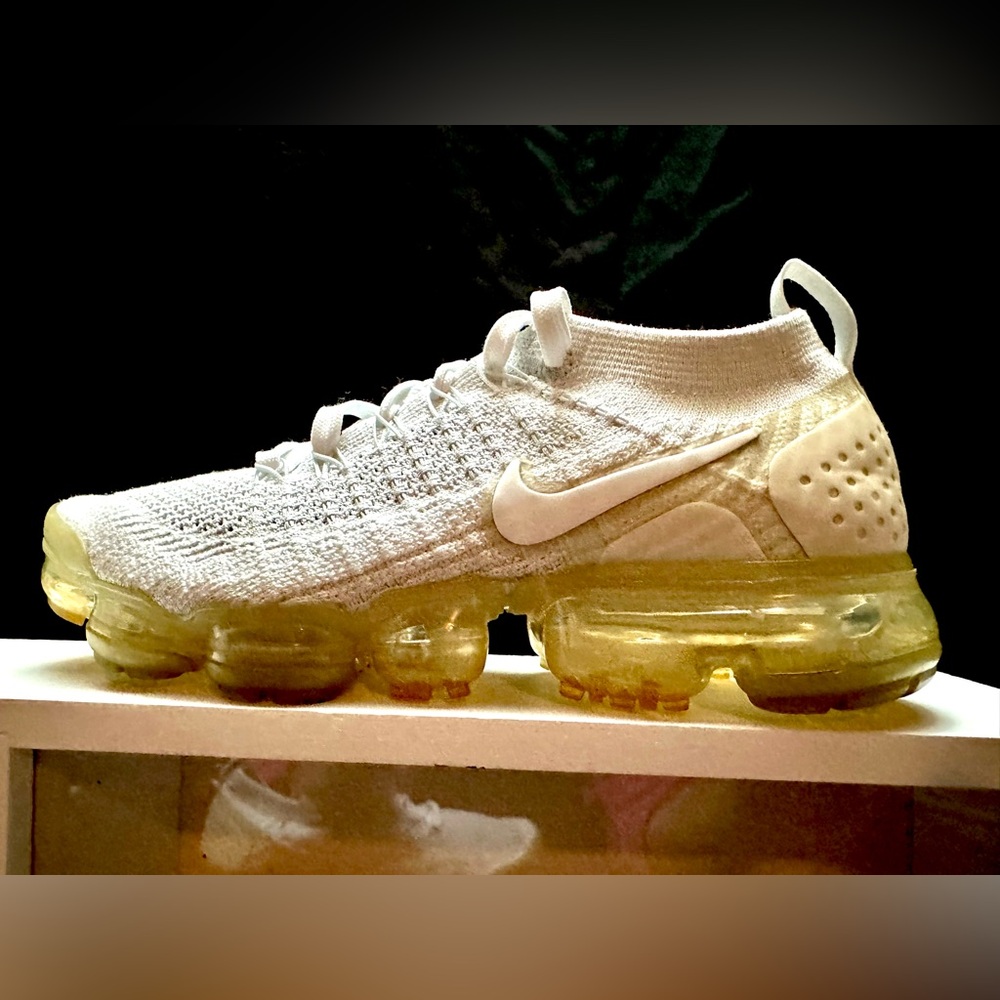 Nike Air Vapormax Flyknit 2 Women's Size 7.5 Running Shoes WHITE